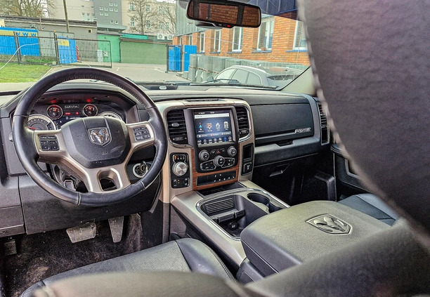 Dodge RAM cena 99000 przebieg: 166000, rok produkcji 2018 z Strzelno małe 121